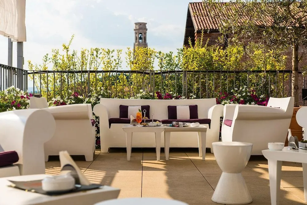 Due Torri Hotel Verona 5*,
