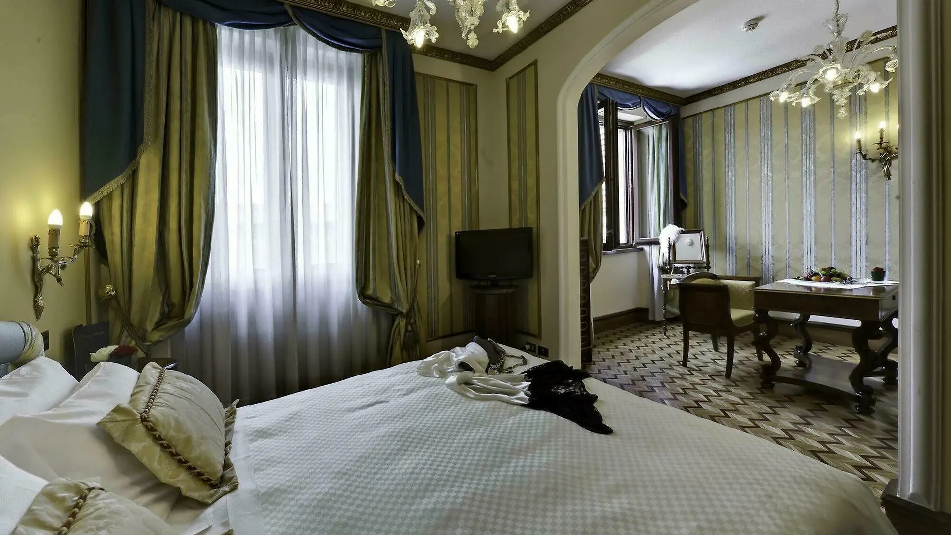 Due Torri Hotel Verona 5*,